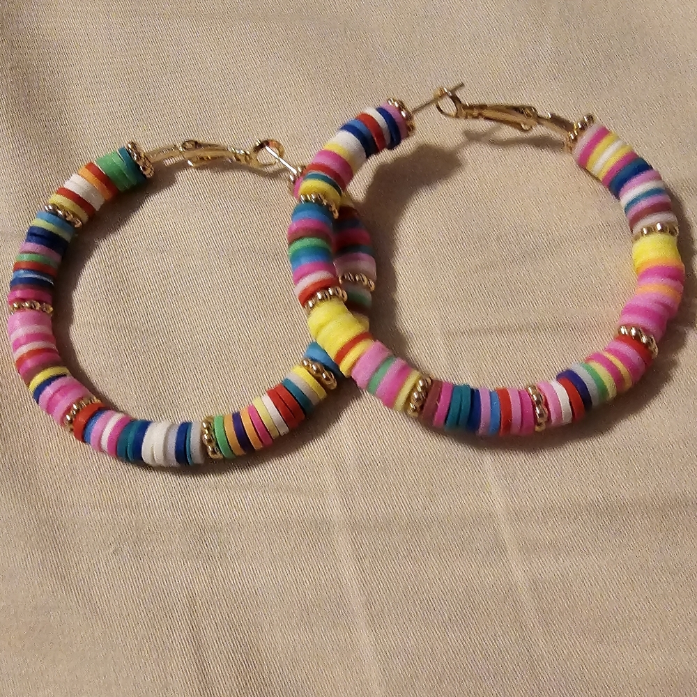 Colorful Multicolored Heishi Beaded Hoop Earrings NWOT - Picture 4 of 6